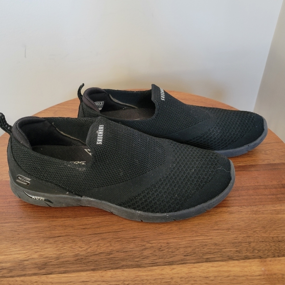 Sketchers 9.5 Archfit Walking Shoe - Picture 3 of 6